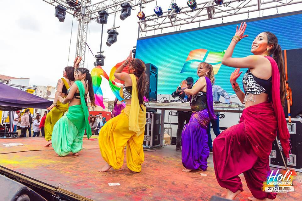 Spanish bollywood dancers